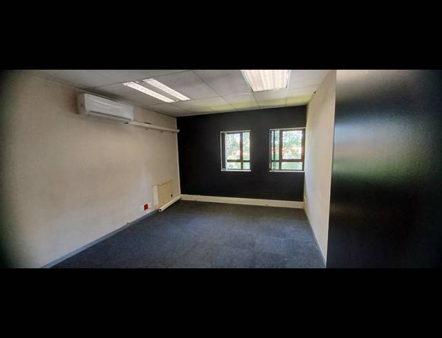 639M² OFFICE TO LET IN HYDE PARK